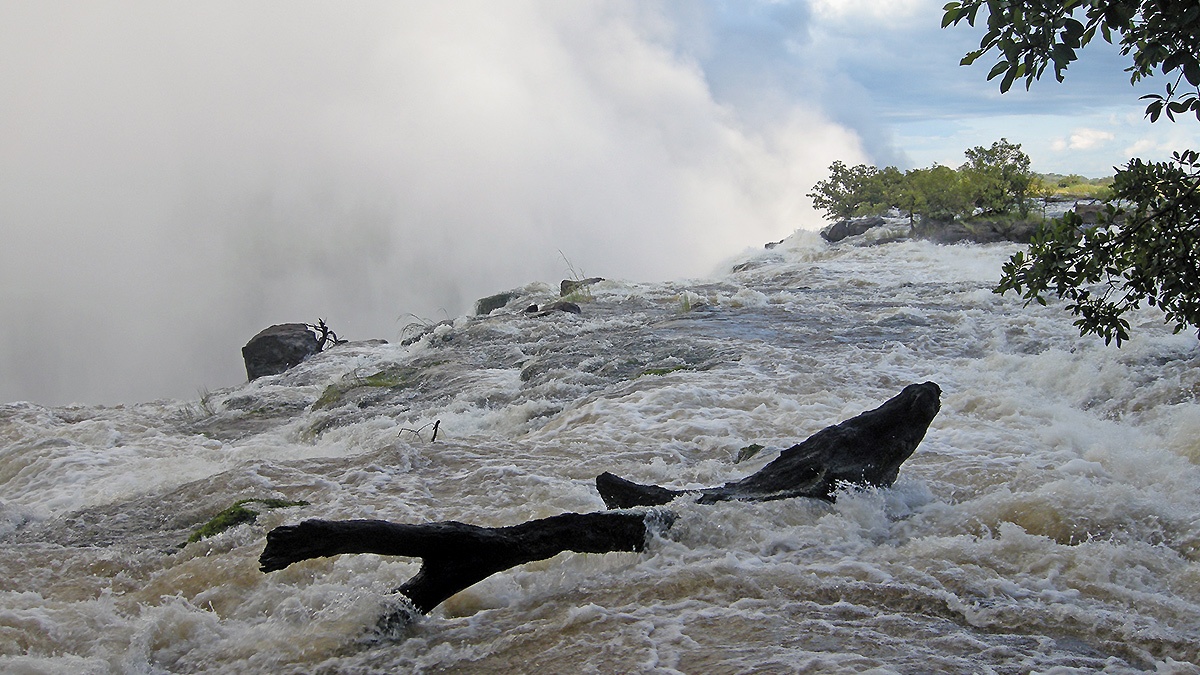 Looking west along the Victoria Falls